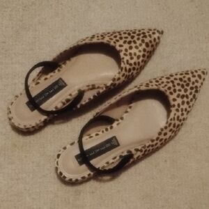 Steven By Steve Madden Tan and Black Flats